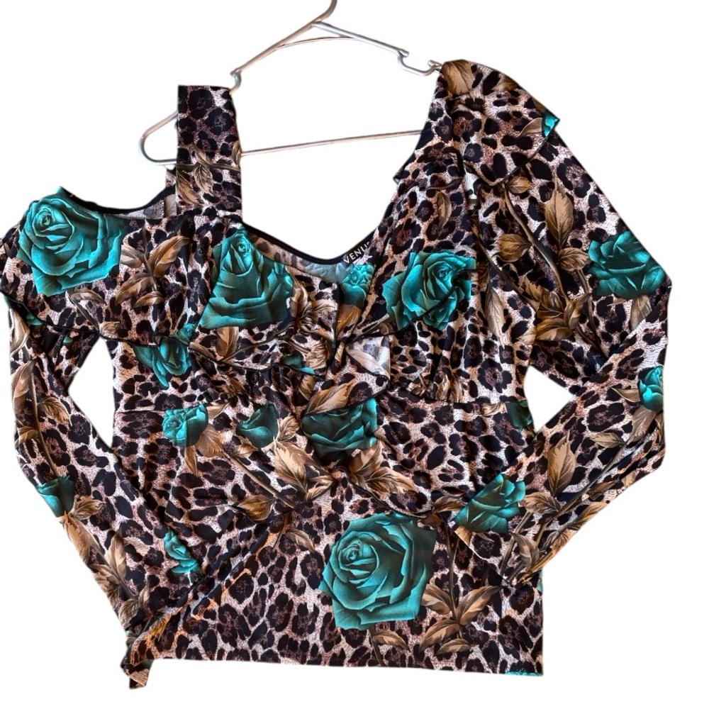 Venus Cold shoulder print top with Blue Roses Size 1X